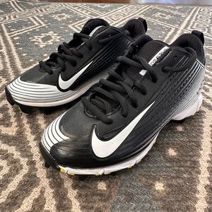 Nike Youth Baseball Cleats in excellent condition!